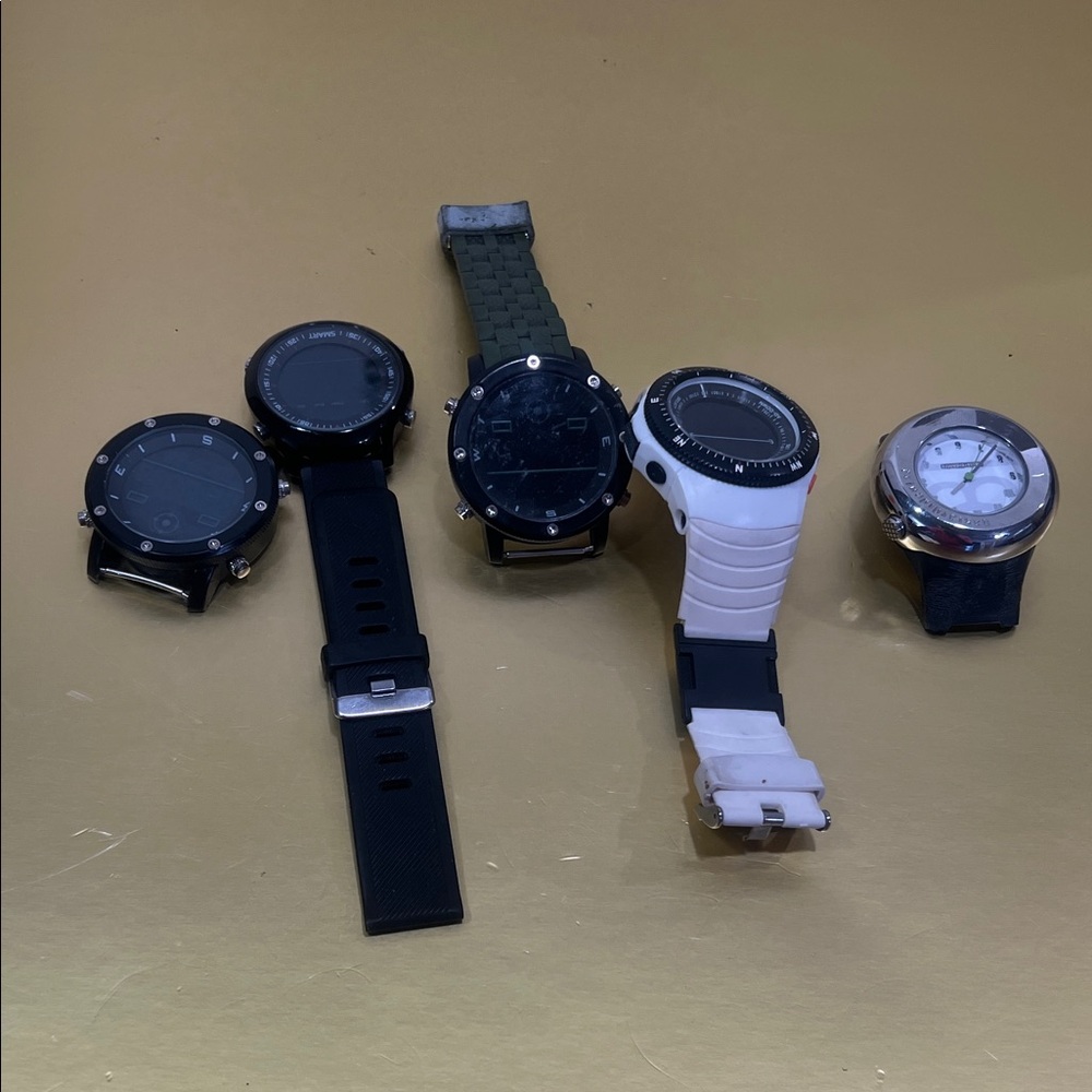 Sleek Black and White Smartwatch
